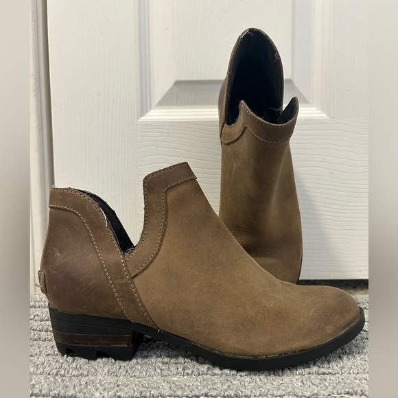 Sorel Shoes - Sorel Brown Leather Ankle Boots size 6.5
